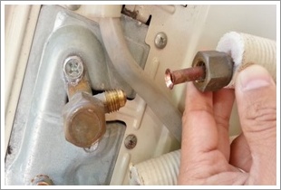 配管と室外機の接続